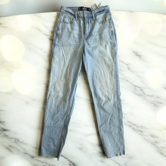 HOLLISTER Women's Light Wash Ultra High Rise Mom Jeans Size 24 x 27 - Picture 1 of 8